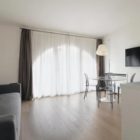 Joivy Corso 11 - Spiga Milánó
